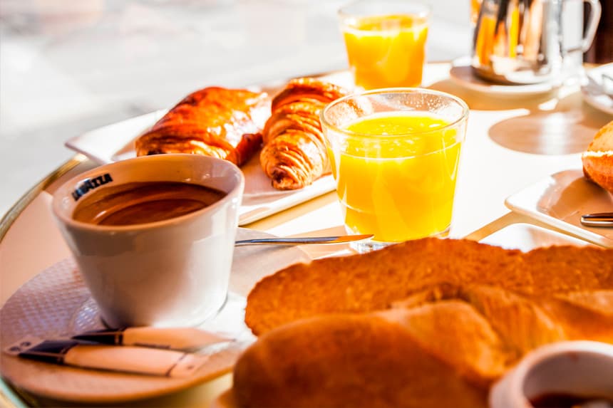 Cafeterías para desayunar con bollería en Ourense